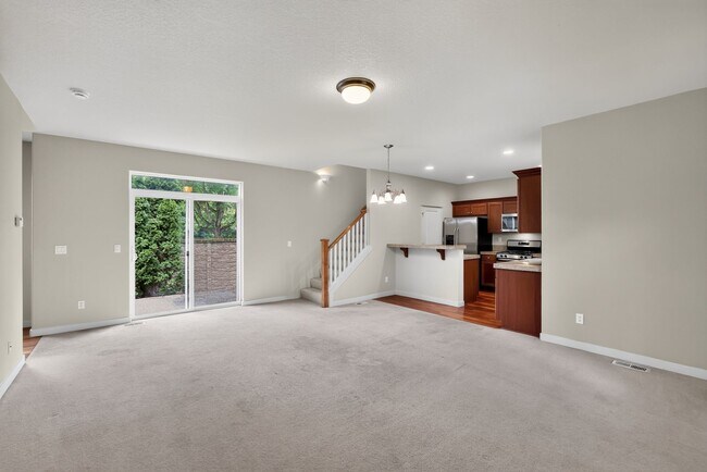 Building Photo - 7130 NE Ridge Dr