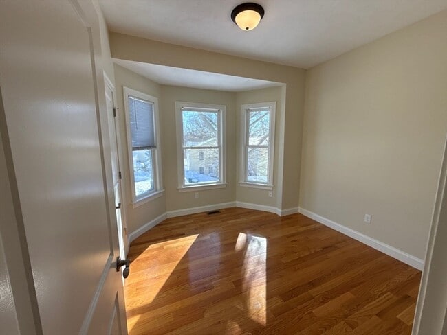 Building Photo - 14 Chapel St