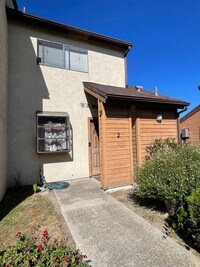 Building Photo - Two Bedroom Condo on Southside