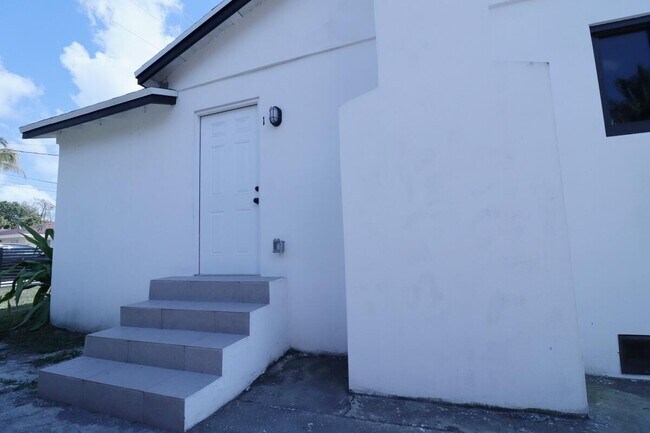 Building Photo - 6825 NW 5th Ct