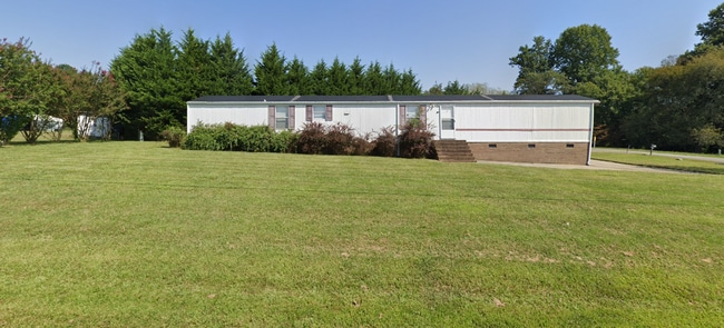 Primary Photo - Move-In Ready 3 Bed, 2 Bath Home in Newton...