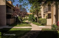 Building Photo - Charming 2 Bed 1 bath Condo