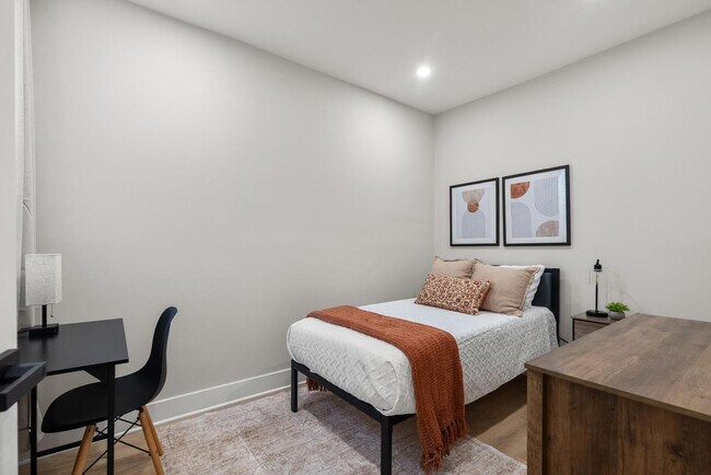 Building Photo - Luxurious 3-Bedroom Townhome in Point Breeze! Available NOW!