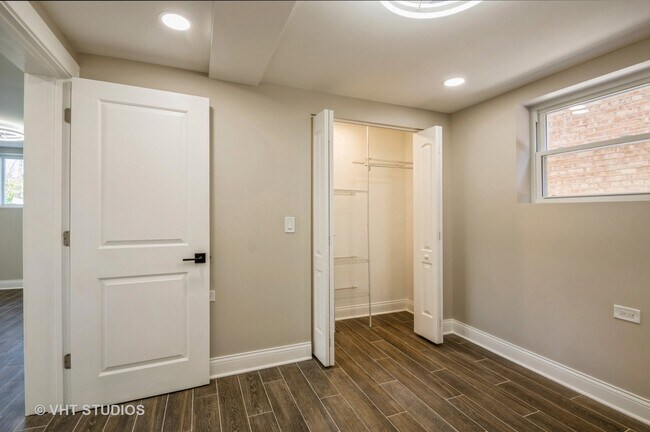 Building Photo - 6355 W Touhy Ave