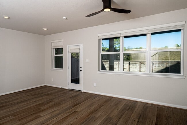 Building Photo - 16018 Oregon Oak Dr