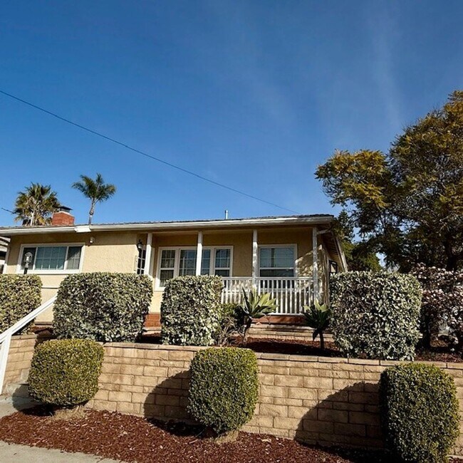 Building Photo - Large 3 Bedroom 2 Bath House  -  Newly Ren...