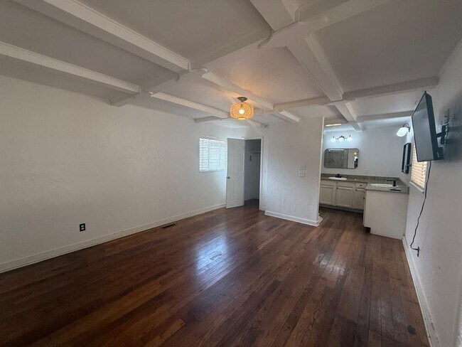 Building Photo - 3105 NW 21st St