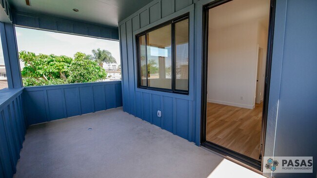 Building Photo - 4980 Narragansett Ave