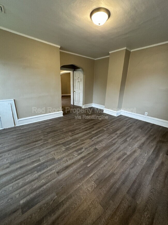 Building Photo - 809 Milton Ave