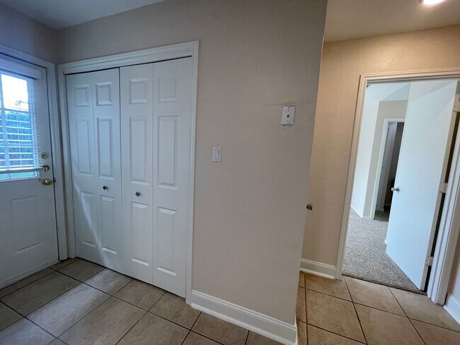 Building Photo - Fully remodeled 3 bedroom duplex for rent in Euless!