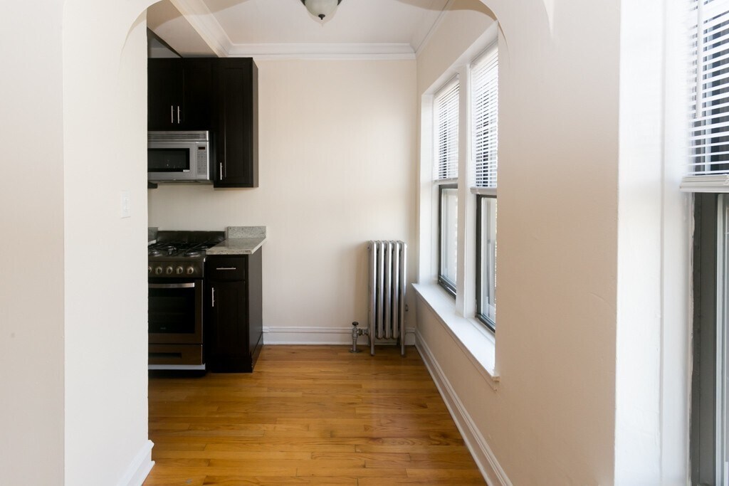 Building Photo - 4644 N Paulina St