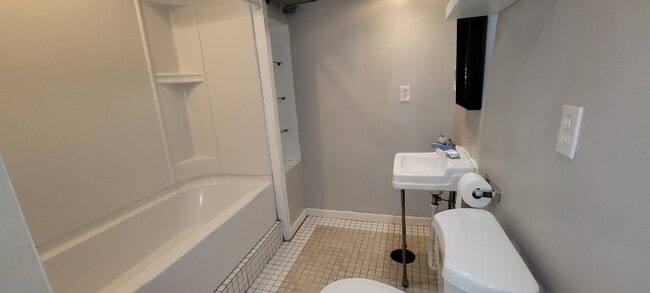 Building Photo - 2403 Calihan Ave NE