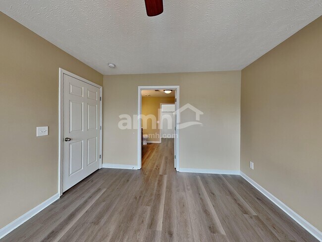 Building Photo - 1075 Savannah Ave