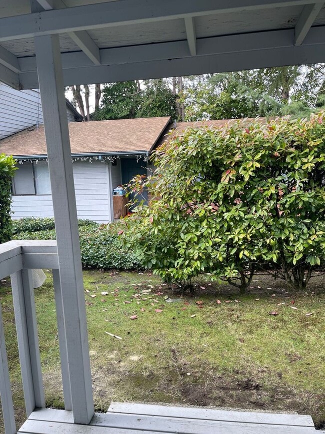 Building Photo - Nice and Bright Rambler near Downtown Kirkland