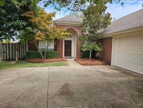 Building Photo - 9467 Greythorne Way