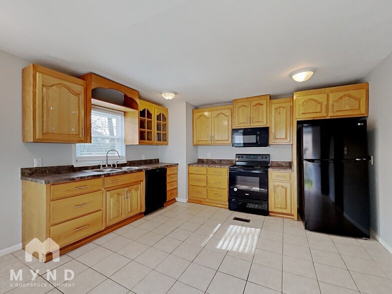 Building Photo - 8757 Sunset Dr