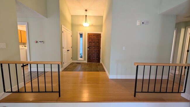 Building Photo - 12935 SW Conestoga Dr