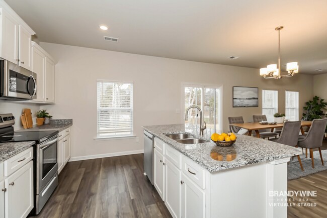 Building Photo - 576 Glenmanor Dr