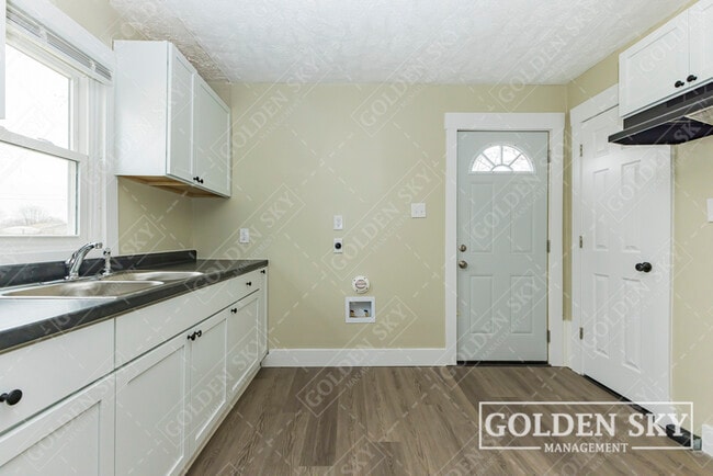 Building Photo - 1421 W 14th St