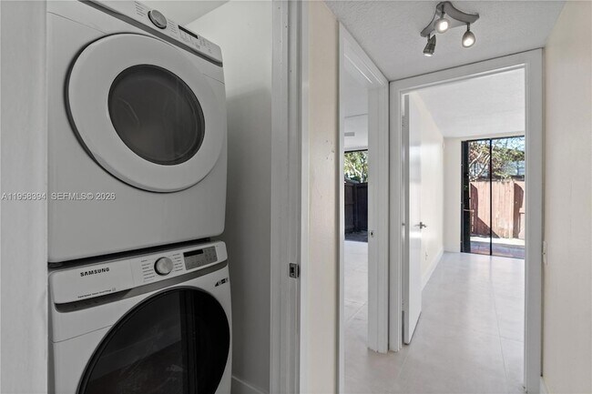 Building Photo - 6907 SW 115th Pl