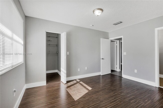 Building Photo - 10639 SW 113th Pl