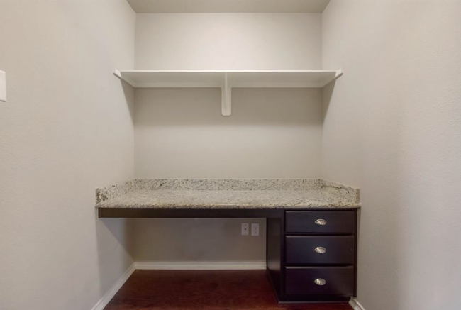 Study alcove or office space - 100 Brookside Dr