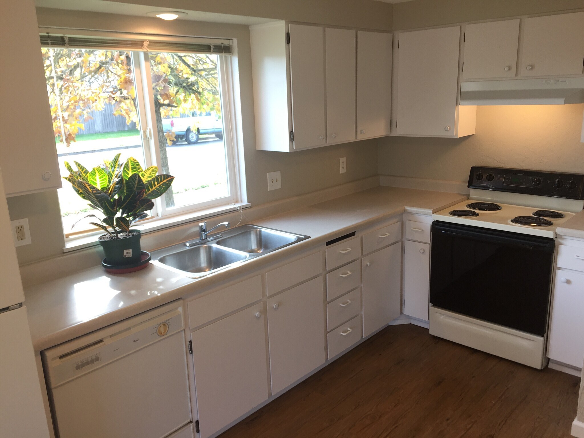 Building Photo - 520 N 38th Pl
