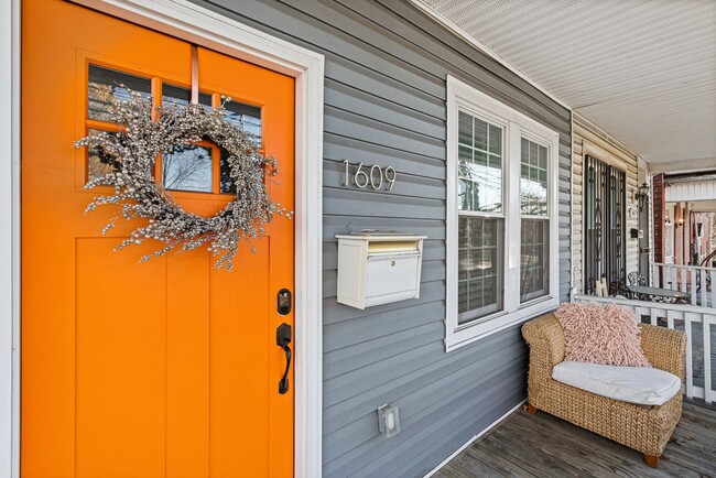 Building Photo - Amazing Anacostia Abode!