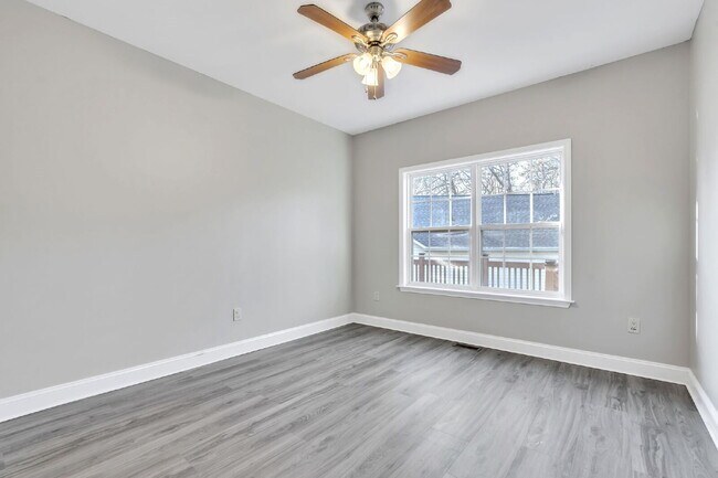 Building Photo - Beautiful 3BR/2BA in Travelers Rest with Granite Kitchen & Cozy Fireplace $2275/mo rent**