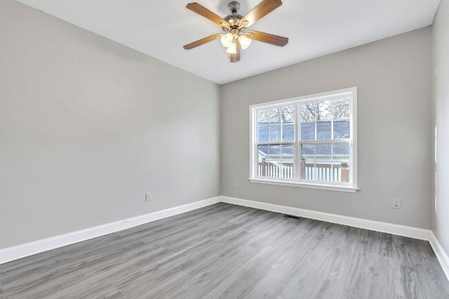 Building Photo - Beautifully 3-Bed Oasis in Travelers Rest with Granite Kitchen & Cozy Fireplace