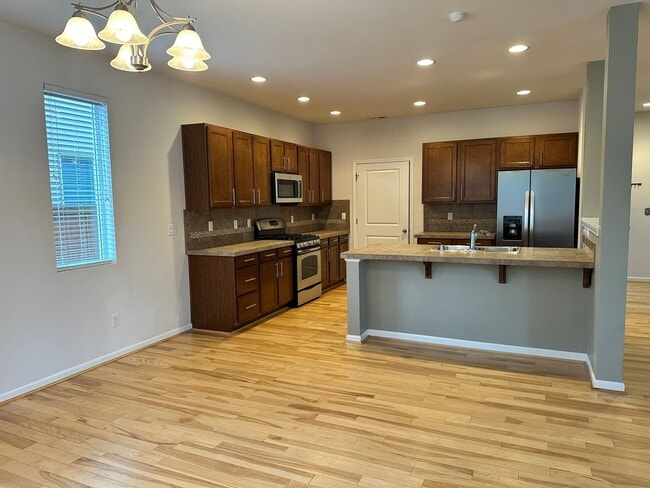 Building Photo - 3Bd/2.5Ba Covington House