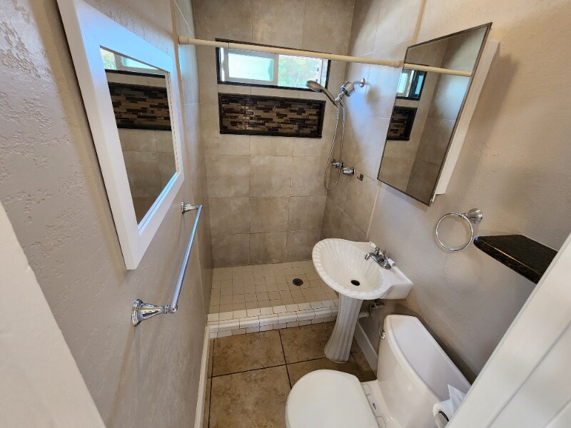 Building Photo - 721 S Pine St