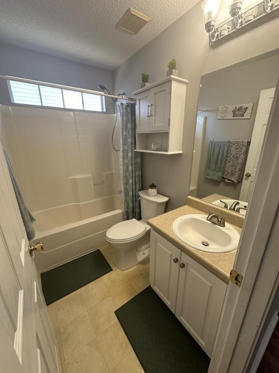 Building Photo - 16 Aquinnah Dr