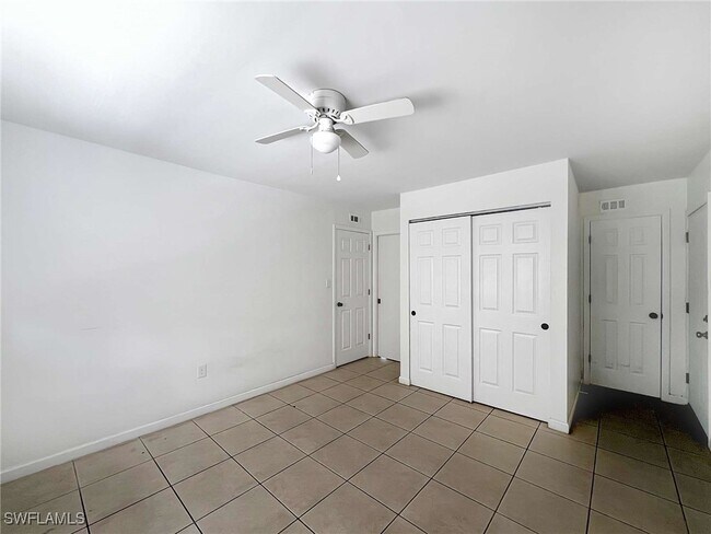 Building Photo - 1852 Golf View Ave
