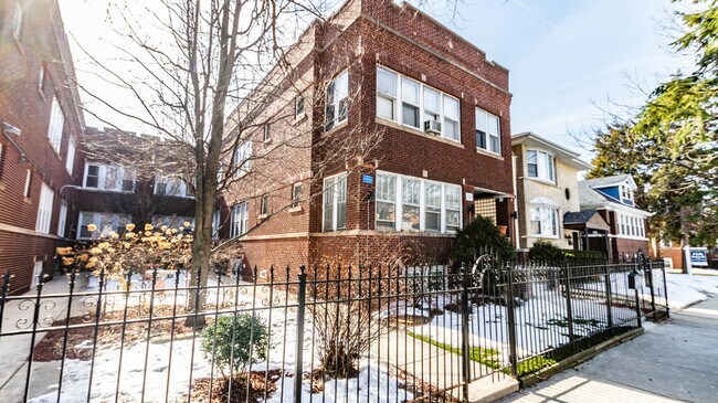 Primary Photo - 4821 W Cornelia Ave