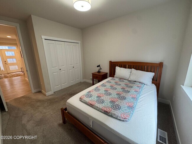 Building Photo - Fully furnished ranch style in downtown Anchorage
