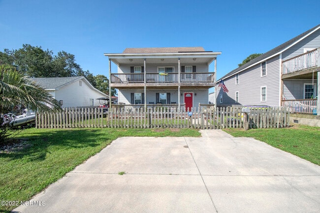 Building Photo - 907 Cedar St