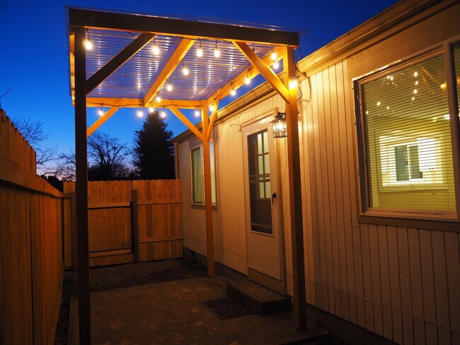 Building Photo - 4463 Madrona Way SE