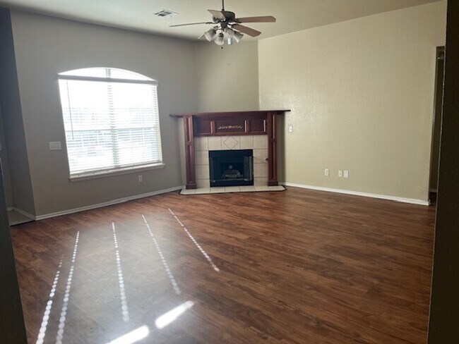 Building Photo - Check out this amazing home for rent