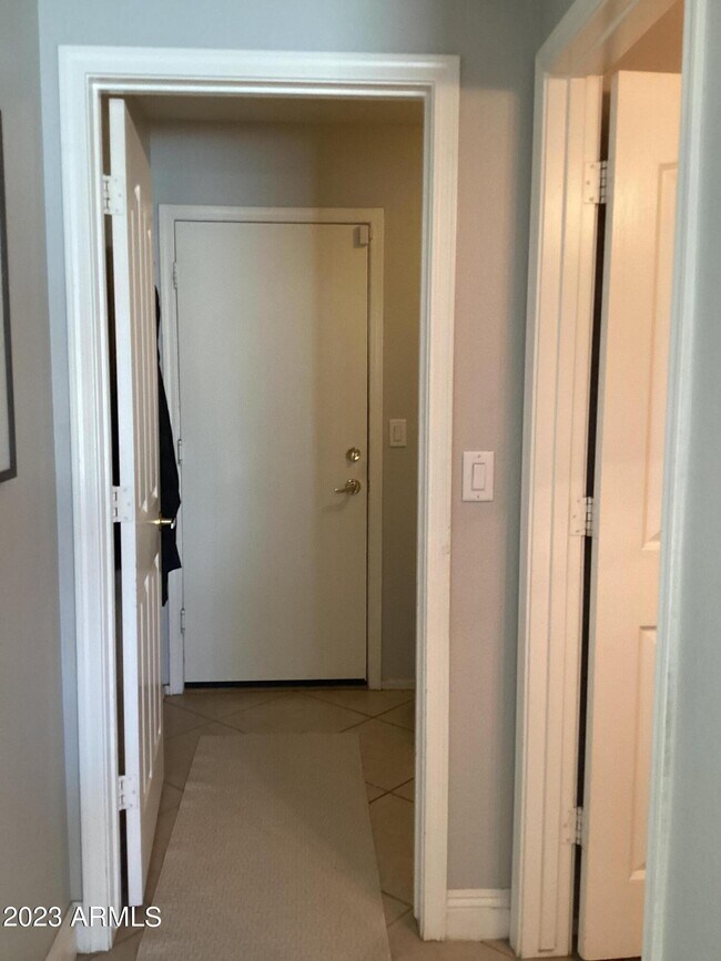 Building Photo - 2331 W Toledo Pl