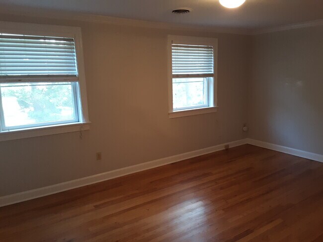Master bedroom - 1013 Nichols Dr