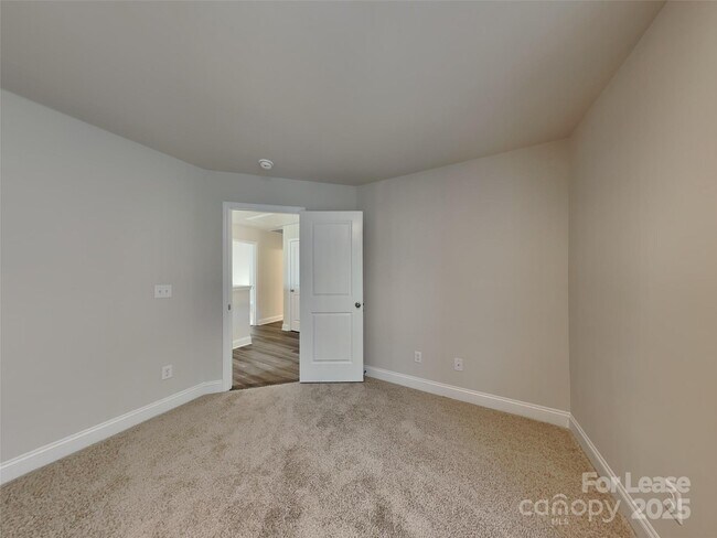 Building Photo - 168 Queenshall Rd