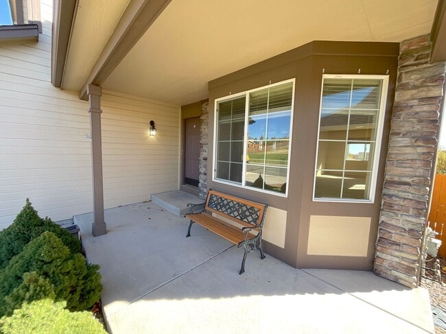 Building Photo - 4 Bedroom Home Available Near Barnes Rd & ...