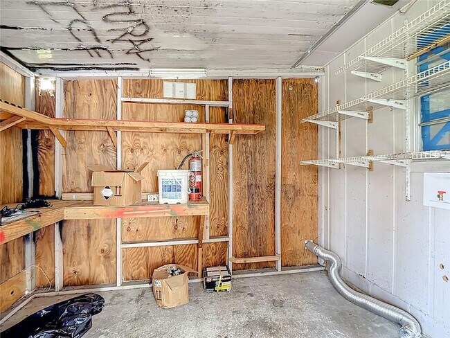 Building Photo - 201 Valencia Dr