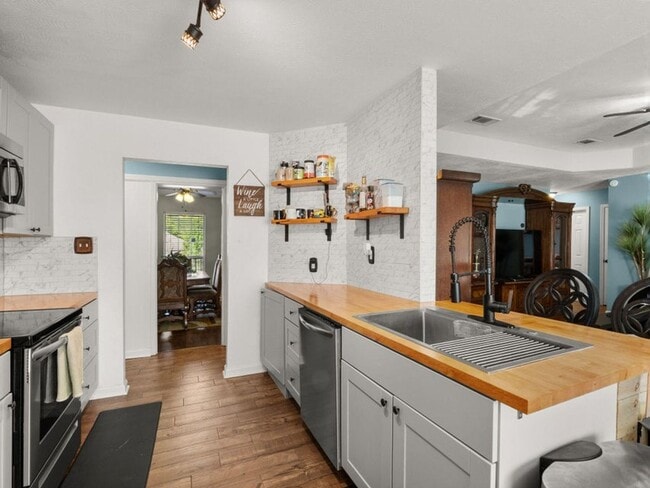 Building Photo - 146 R Allen Rd