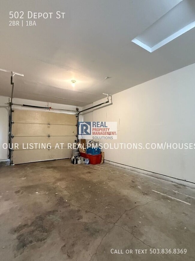 Building Photo - 502 Depot St