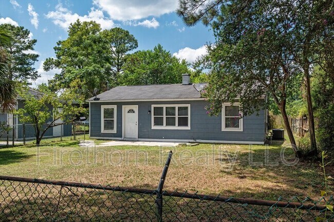 Building Photo - 2528 Luz Dr