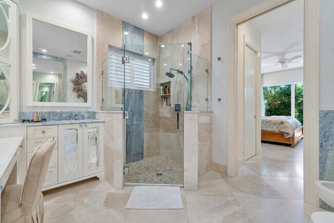 Building Photo - 1212 Hillsboro Mile