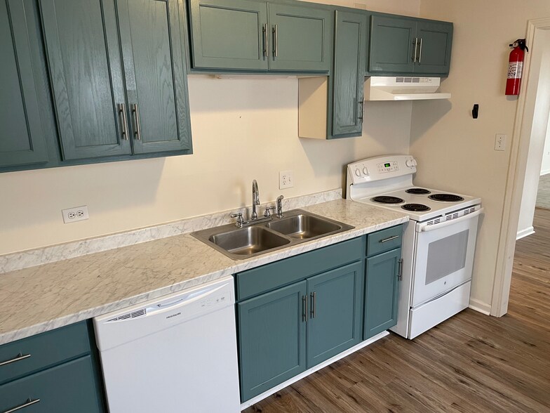 Kitchen - 214C Gloria St