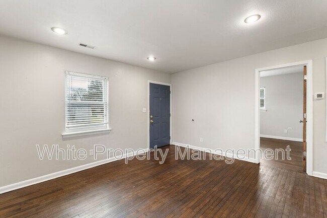 Building Photo - 2317 Julia Ave